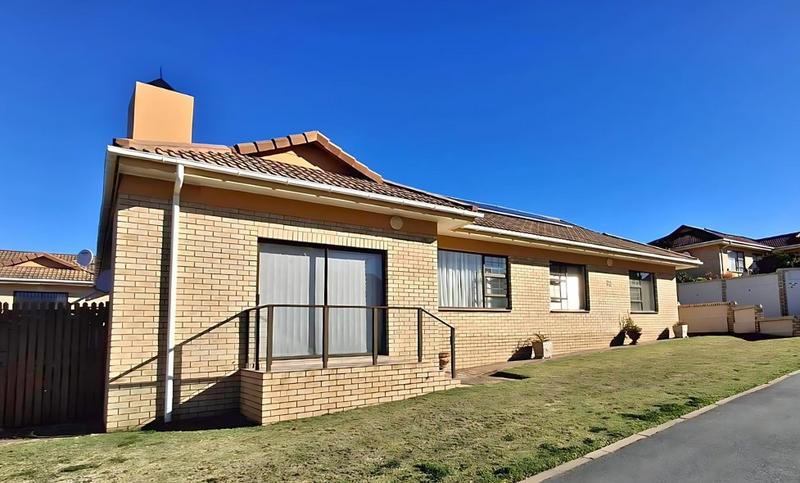 3 Bedroom Property for Sale in Heiderand Western Cape